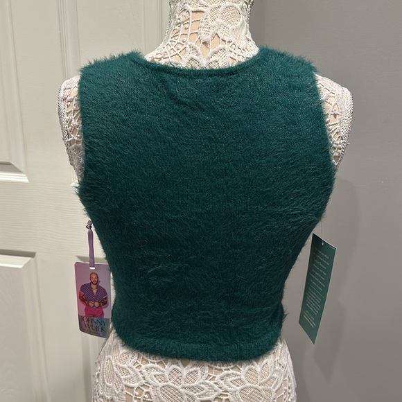 Brand new Johnny Wujek Christmas sweater - Picture 5 of 9